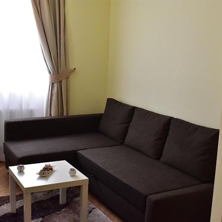 Apartment Vikroria - Halkova 5 Praha Bagian luar foto