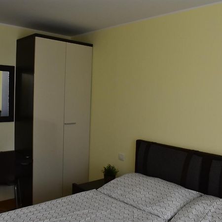Apartment Vikroria - Halkova 5 Praha Bagian luar foto