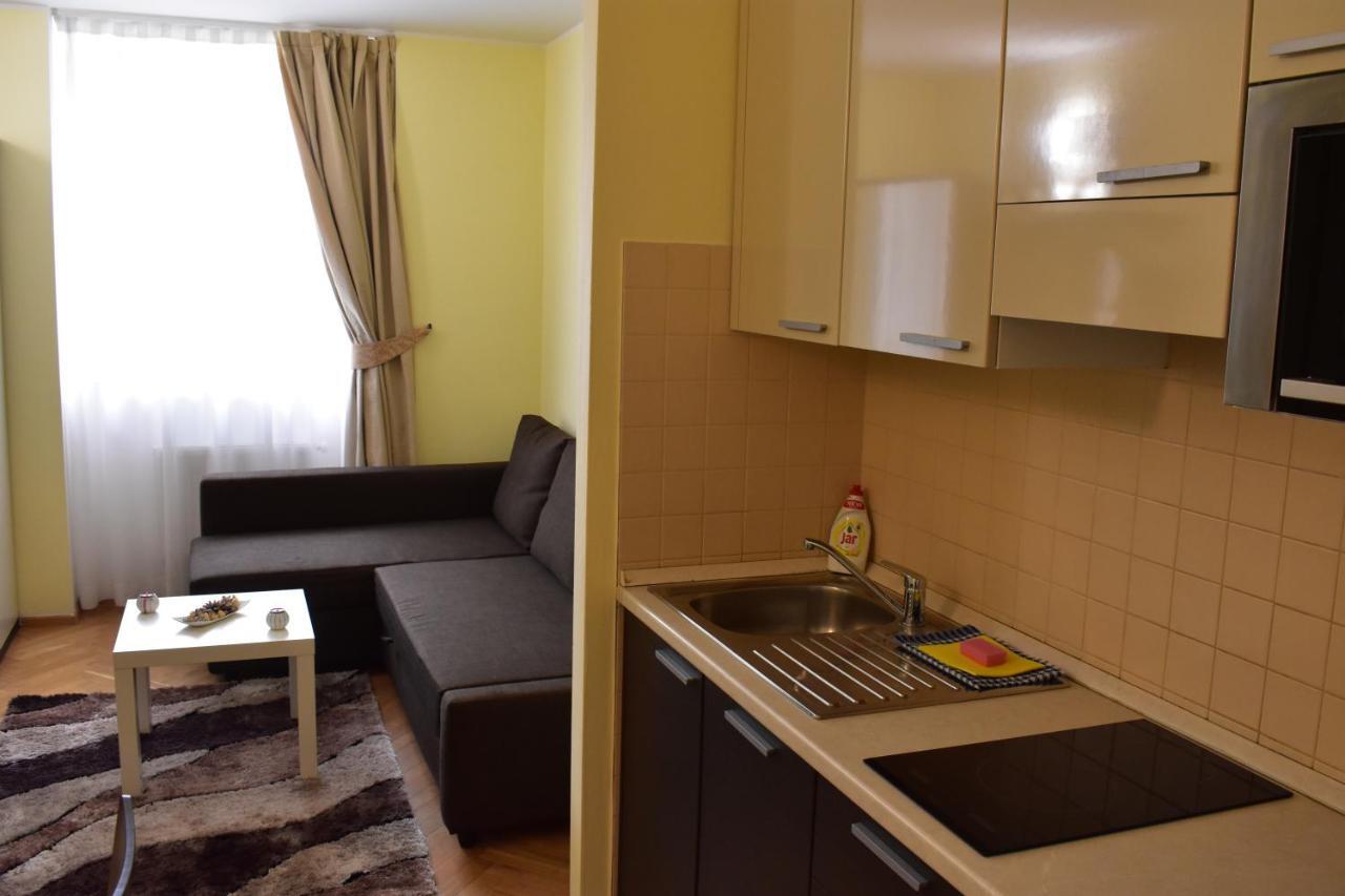 Apartment Vikroria - Halkova 5 Praha Bagian luar foto