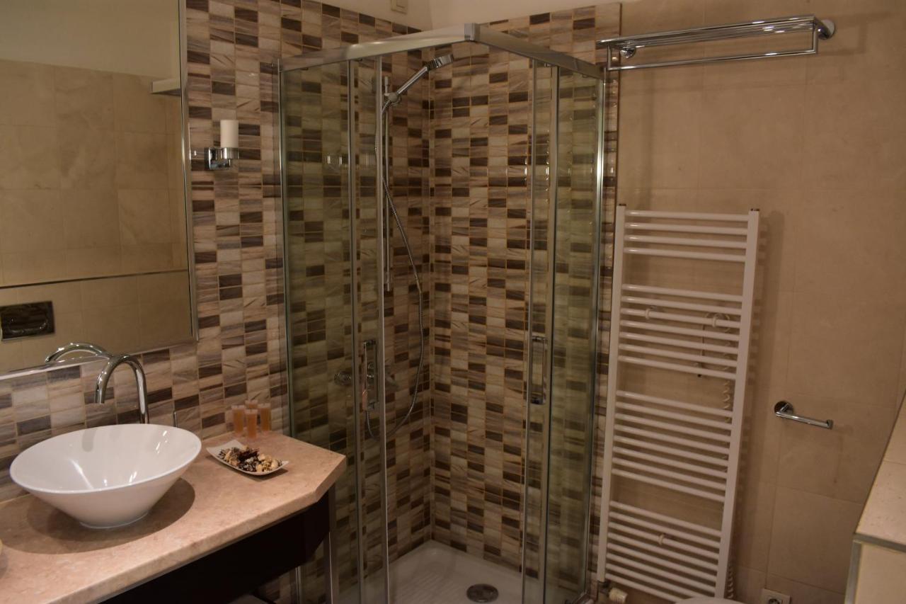 Apartment Vikroria - Halkova 5 Praha Bagian luar foto