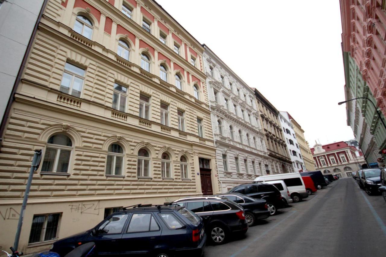 Apartment Vikroria - Halkova 5 Praha Bagian luar foto