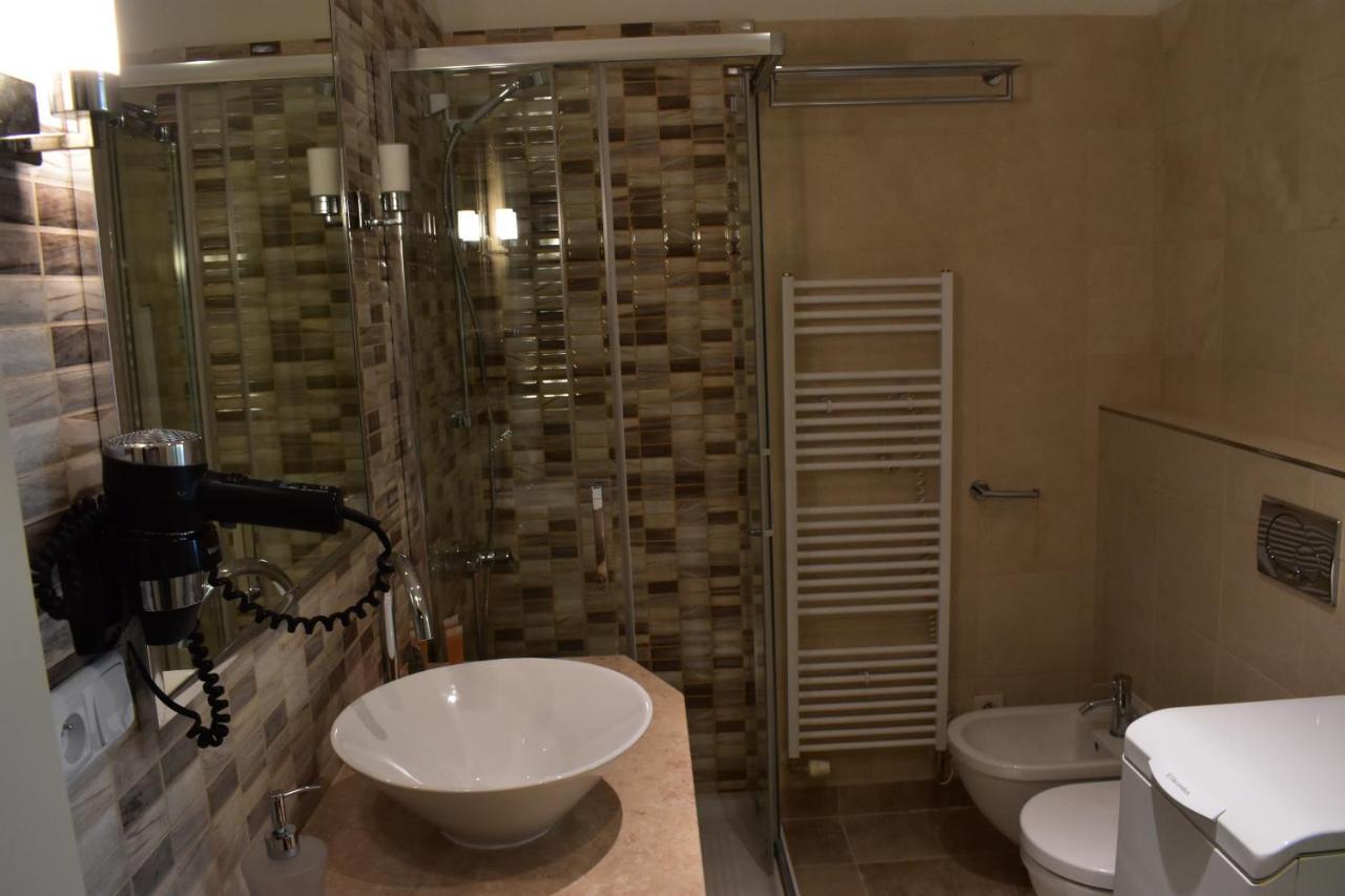 Apartment Vikroria - Halkova 5 Praha Bagian luar foto